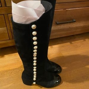 ‼️SOLD‼️Chanel pearls leather boots